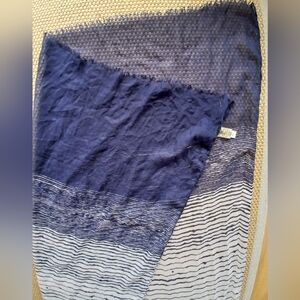 New. Calvin Klein Navy and White Polyester Striped 40"x80" Wrap / Sarong